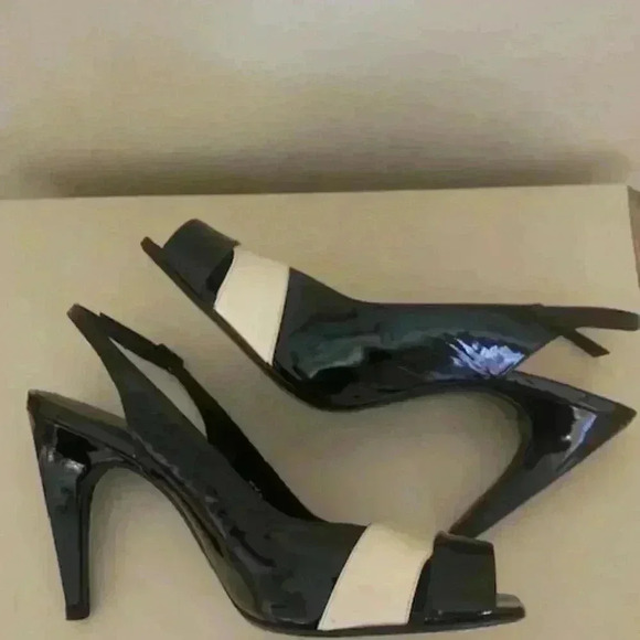 st .john slingback patent leather sandal - Picture 5 of 8